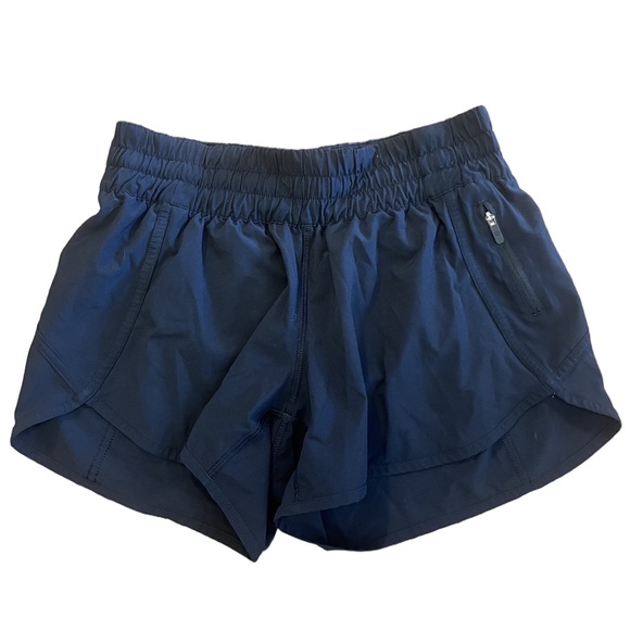 lululemon athletica Pants - Lululemon Hotty Hot low-rise shorts in black Size 8